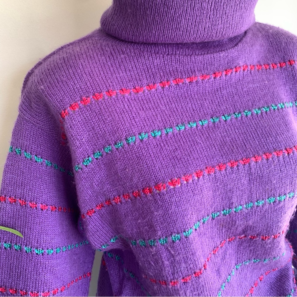 v i n t a g e :: Bold Embroidered Turtleneck Knit Sweater - Picture 3 of 11
